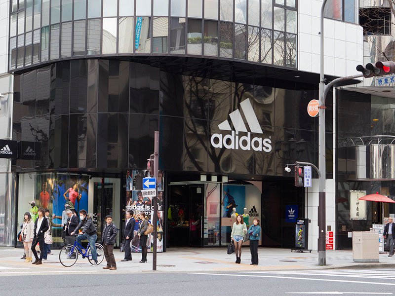 Adidas oferece desconto em troca roupas esportivas tênis usadosVivagreen